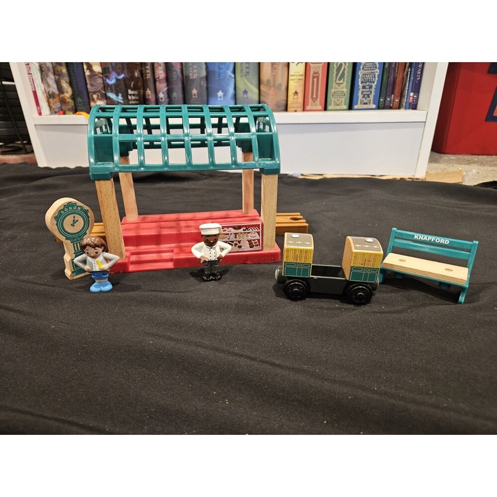 Thomas & Friends Wood Knapford Train Station Complete